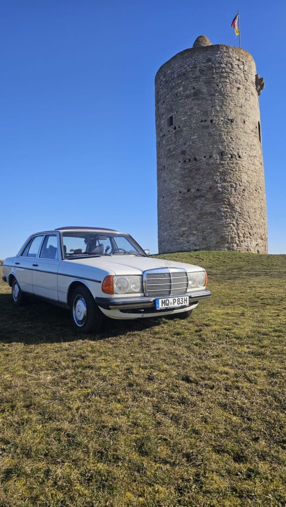 Mercedes W123 / E230E / Sehr schöner Zustand